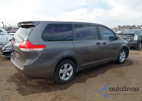 2011 Toyota Sienna z USA, uszkodzony, nr VIN 5TDKA3DC7BS008205